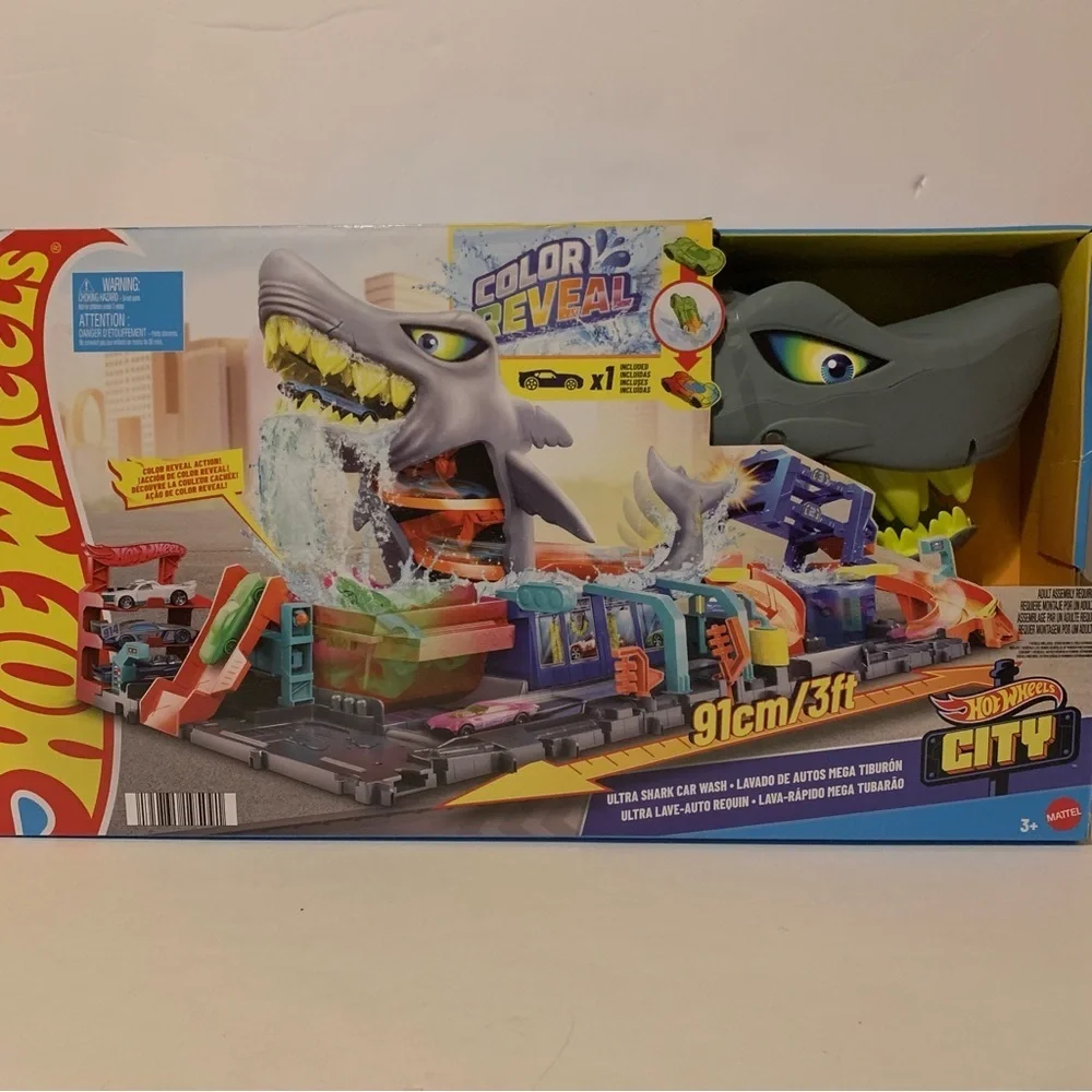 NIB. MATTEL Hot Wheels Ultra Shark Car Wash